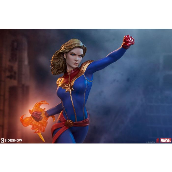 Captain Marvel fifth scale Statue - Marvel Avengers - Sideshow Collectibles