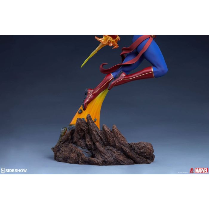 Captain Marvel fifth scale Statue - Marvel Avengers - Sideshow Collectibles