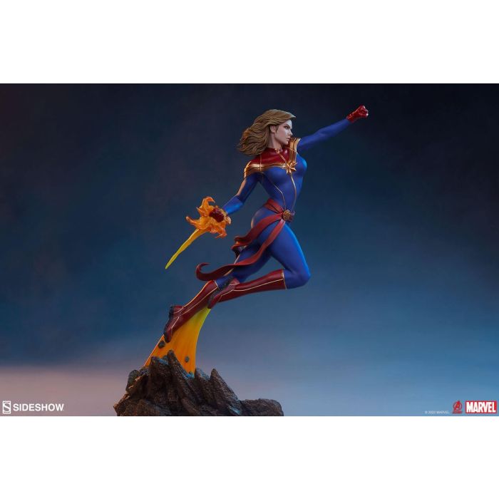 Captain Marvel fifth scale Statue - Marvel Avengers - Sideshow Collectibles