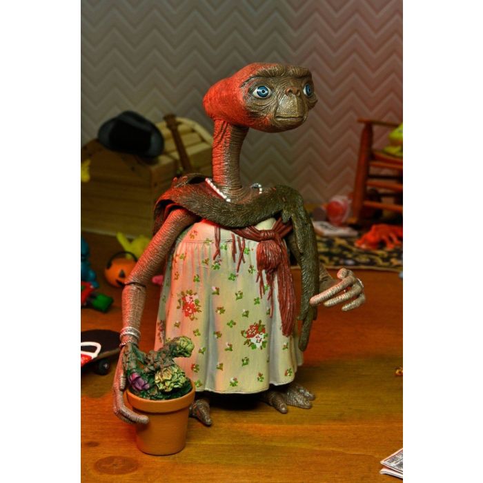 E.T. the Extra-Terrestrial - E.T. in Disguise Ultimate Action Figure
