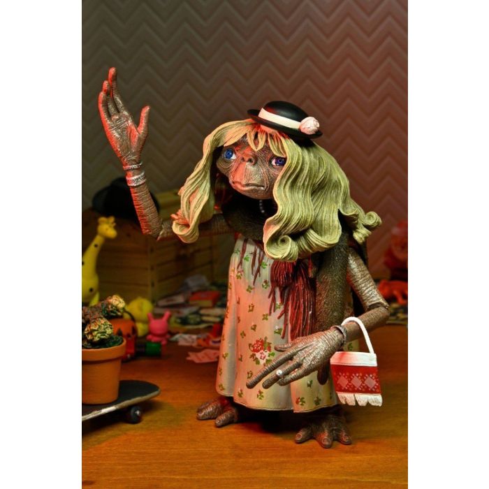 E.T. the Extra-Terrestrial - E.T. in Disguise Ultimate Action Figure