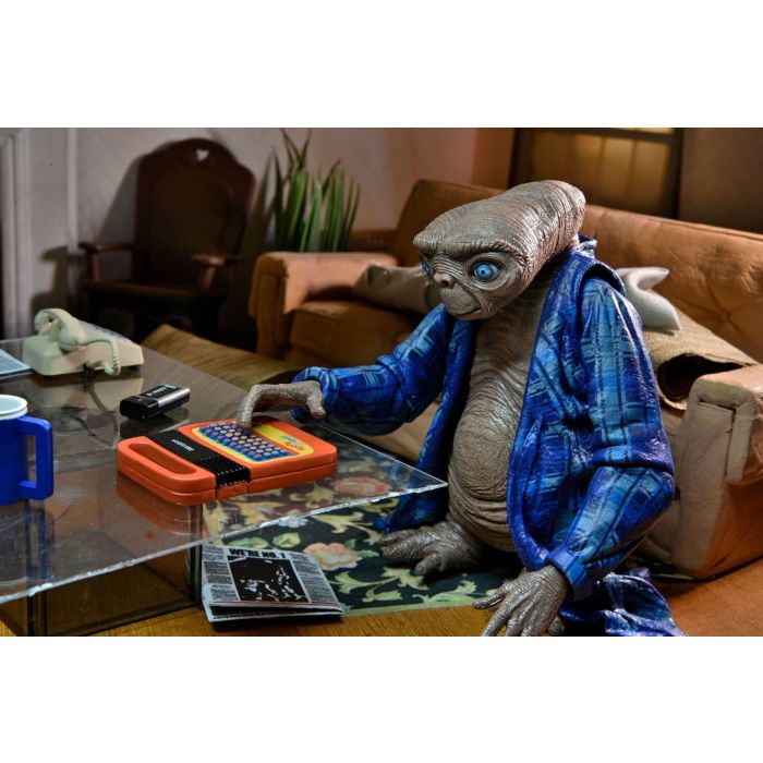 E.T. the Extra-Terrestrial - Telepathic E.T. Ultimate Action Figure