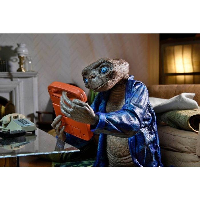 E.T. the Extra-Terrestrial - Telepathic E.T. Ultimate Action Figure