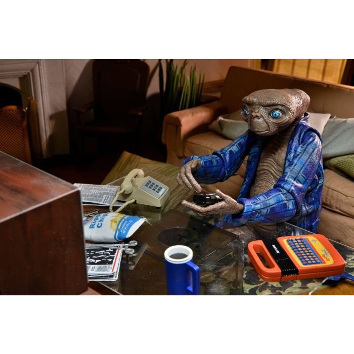 E.T. the Extra-Terrestrial - Telepathic E.T. Ultimate Action Figure