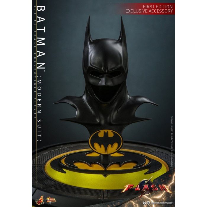 Batman Modern Suit 1:6 Scale Figure First Edition - Hot Toys - The Flash