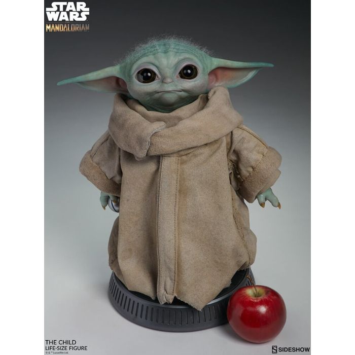 Baby Yoda Statue / The Child Life Size Statue - The Mandalorian - Sideshow Toys