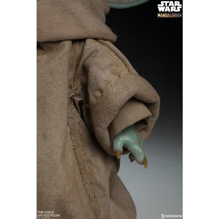 Baby Yoda Statue / The Child Life Size Statue - The Mandalorian - Sideshow Toys