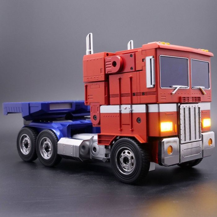 Optimus Prime Interactive Auto-Converting Robot - Transformers