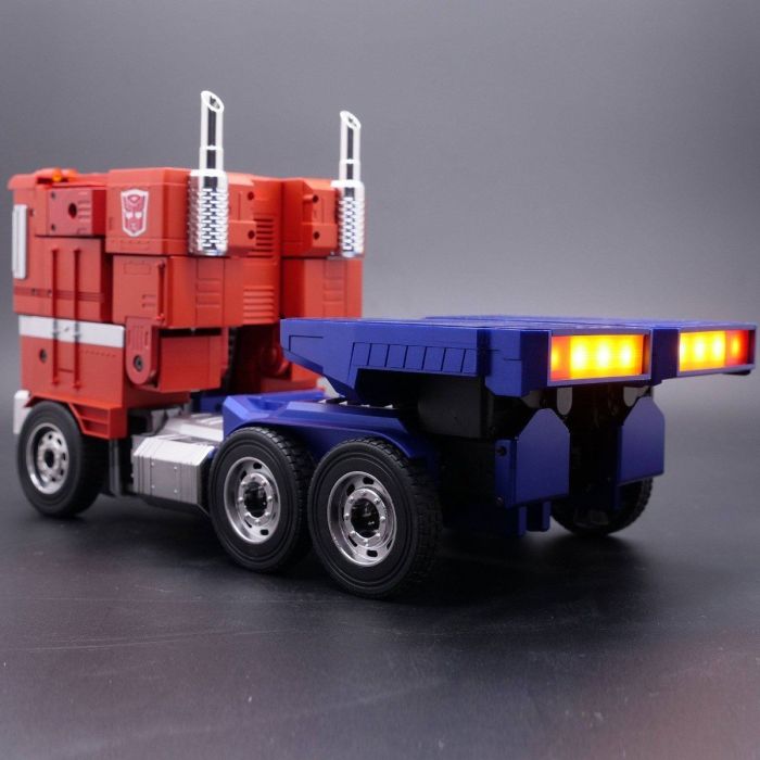 Optimus Prime Interactive Auto-Converting Robot - Transformers