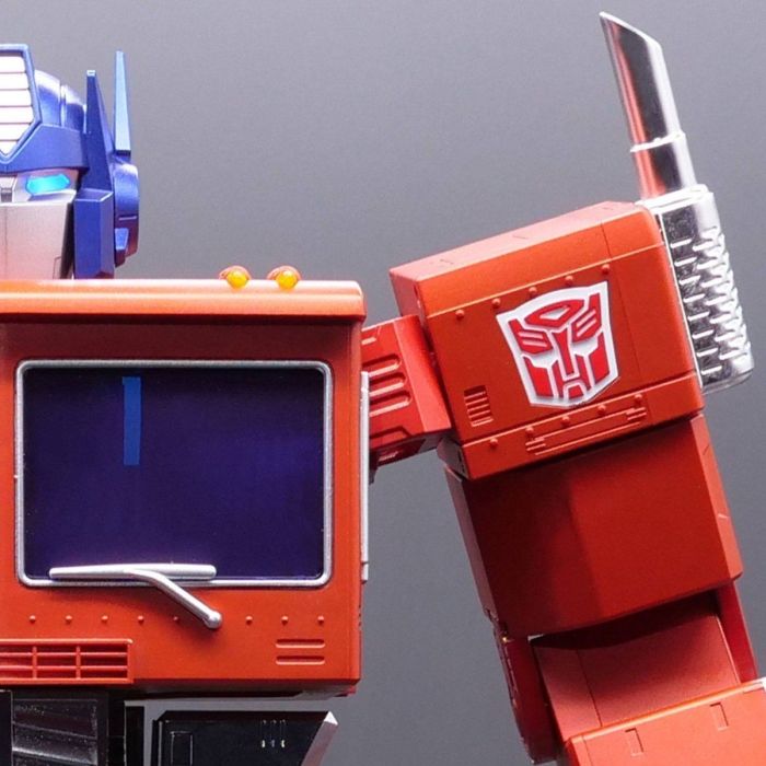 Optimus Prime Interactive Auto-Converting Robot - Transformers