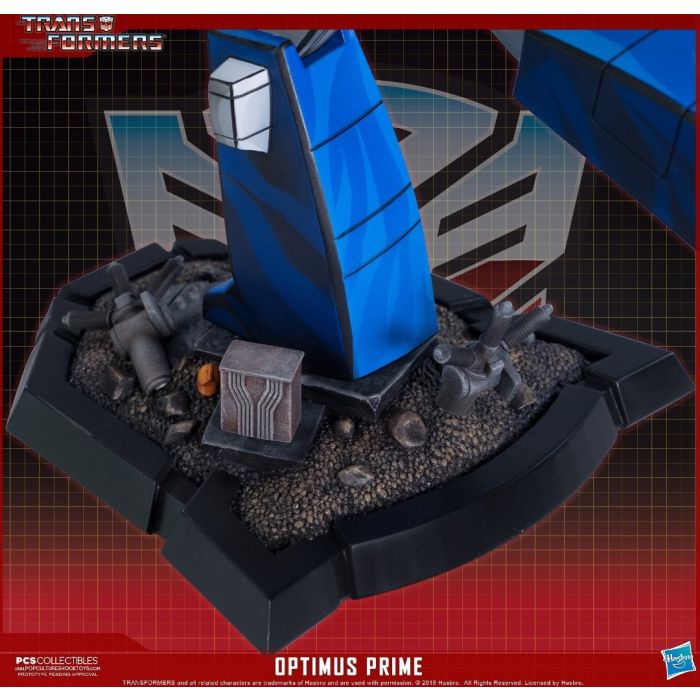Transformers: Optimus Prime Classic Scale Statue