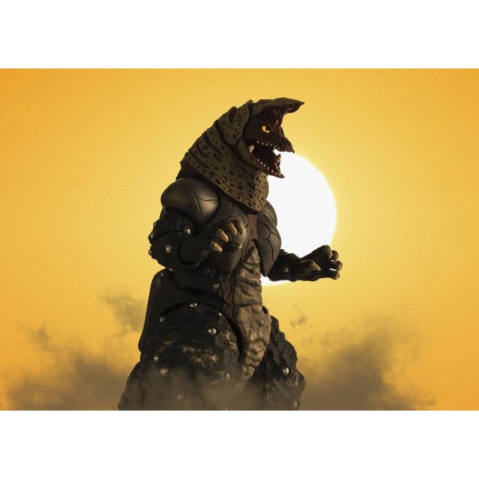 Ultraman Series S.H.Figuarts Shinkocchou Seihou Action Figure Golza 30th Anniversary Edition 15 cm       