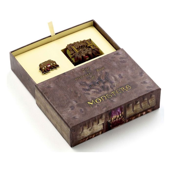 Harry Potter: Monster Book Keychain and Pin Badge Gift Set 