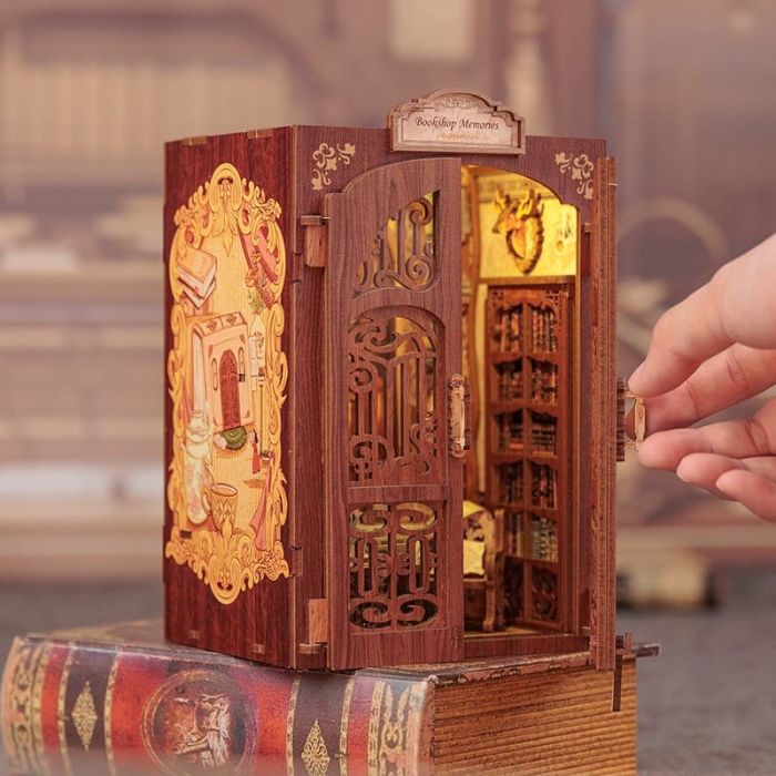 Book Nook Bookshop Memories 17 x 10 cm