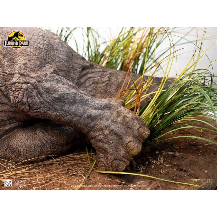 Jurassic Park Maquette 1/8 Sick Triceratops 96 cm
