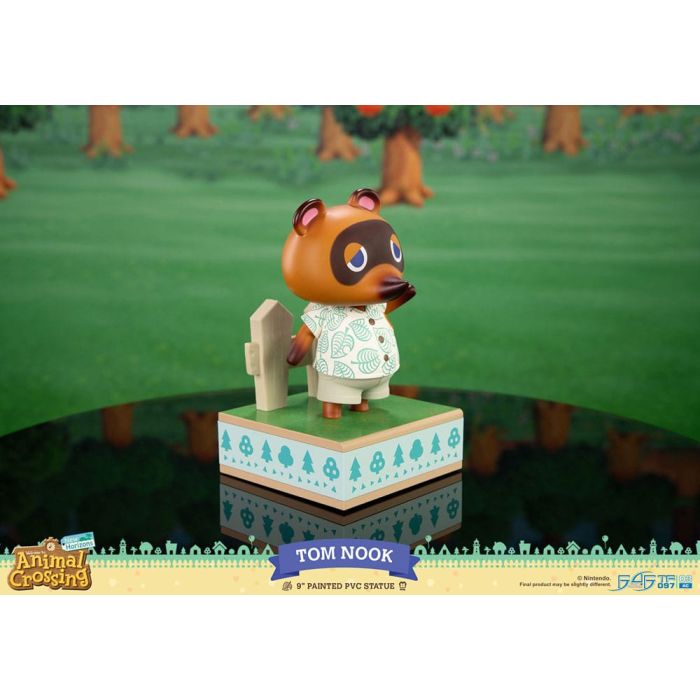 Animal Crossing: New Horizons PVC Statue Tom Nook 22 cm 