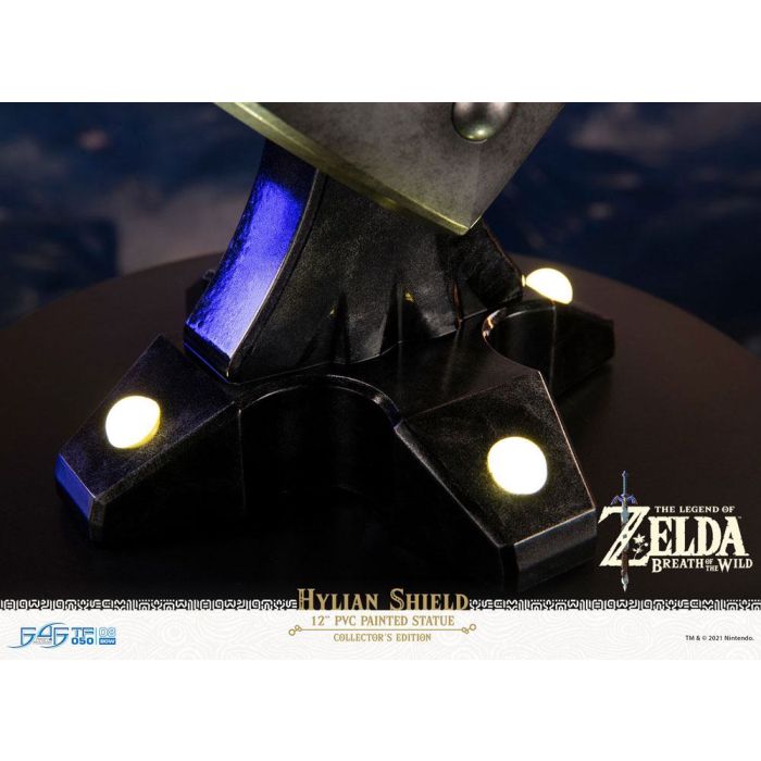 The Legend of Zelda Breath of the Wild PVC Statue Hylian Shield Collector's Edition 29 cm