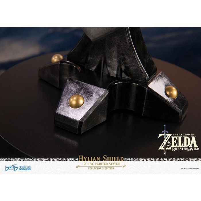 The Legend of Zelda Breath of the Wild PVC Statue Hylian Shield Collector's Edition 29 cm