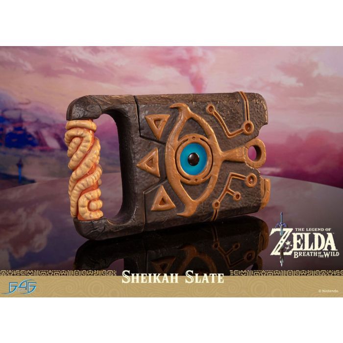 The Legend of Zelda: Breath of the Wild Life Size Statue 1/1 Sheikah Slate 24 cm