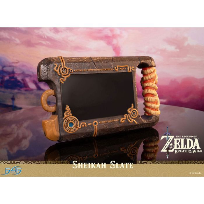 The Legend of Zelda: Breath of the Wild Life Size Statue 1/1 Sheikah Slate 24 cm