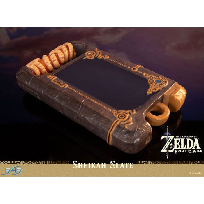 The Legend of Zelda: Breath of the Wild Life Size Statue 1/1 Sheikah Slate 24 cm