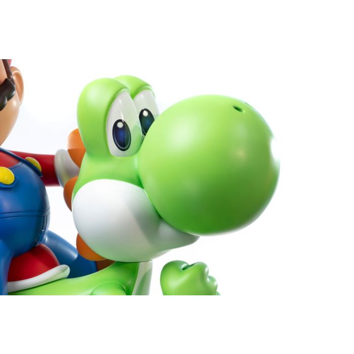 Super Mario Statue Mario & Yoshi 48 cm