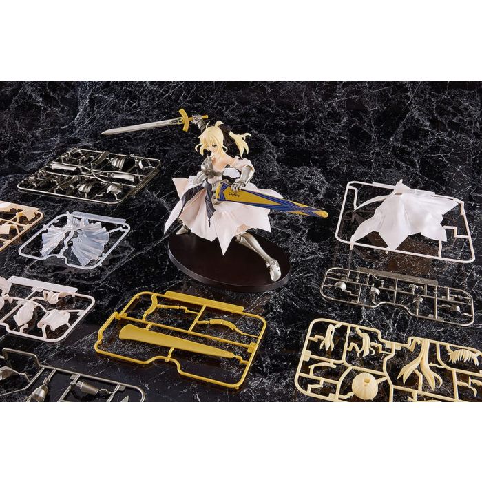 Fate/Stay Night Plamatea Plastic Model Kit Reincarnation Saber Lily Distant Avalon 20 cm       