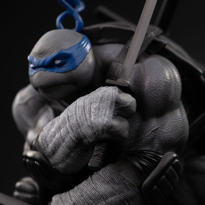 Teenage Mutant Ninja Turtles Art Scale Statue 1/10 Leonardo Black and White Variant 26 cm heo exclusive
