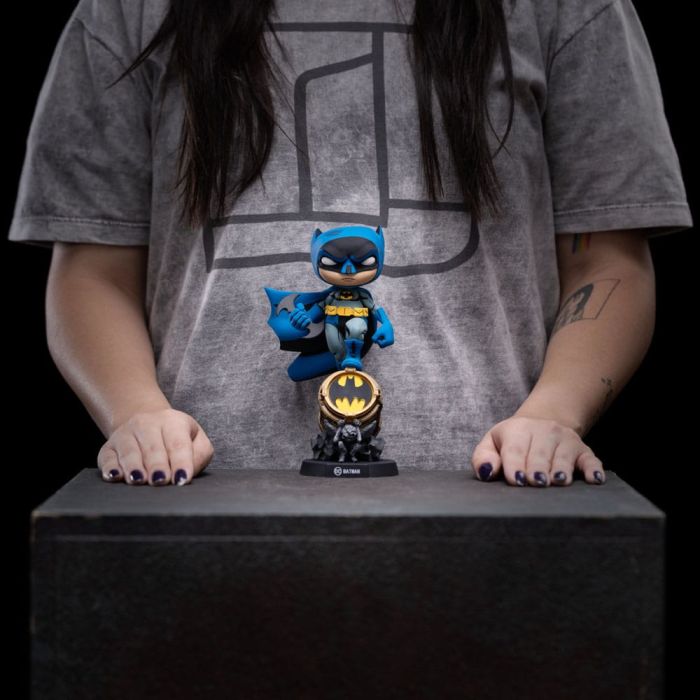 Batman Mini Co. PVC Figure Batman on Bat-Signal (Blue Variant) 15 cm