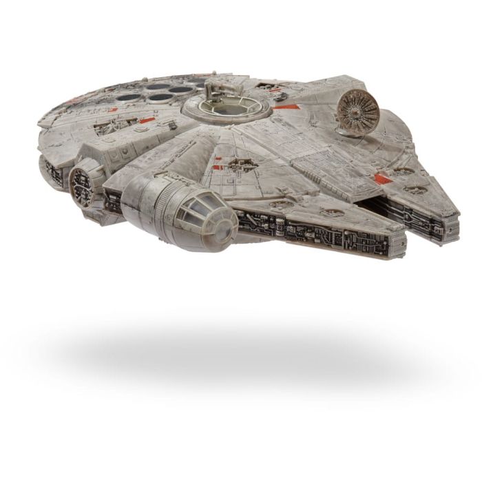 Star Wars Feature Vehicle with Figure Millennium Falcon 23 cm