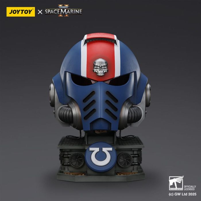 Warhammer 40,000: Space Marine 2 Replica Ultramarines Lieutenant Titus helmet with Display Stand 44 cm 