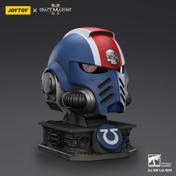 Warhammer 40,000: Space Marine 2 Replica Ultramarines Lieutenant Titus helmet with Display Stand 44 cm 