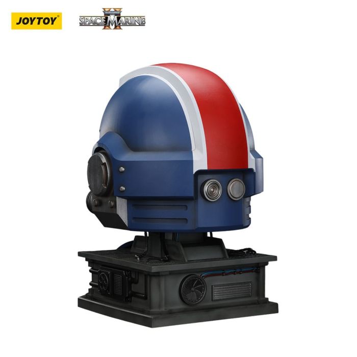 Warhammer 40,000: Space Marine 2 Replica Ultramarines Lieutenant Titus helmet with Display Stand 44 cm 