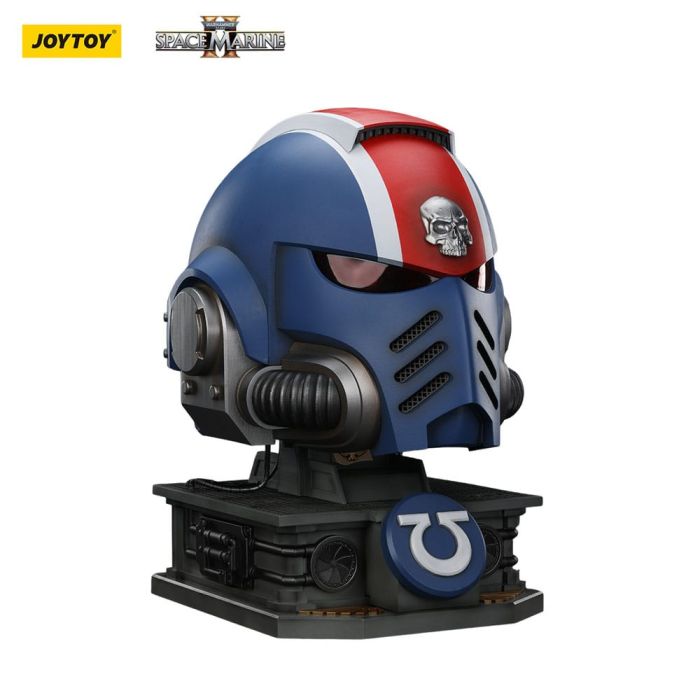 Warhammer 40,000: Space Marine 2 Replica Ultramarines Lieutenant Titus helmet with Display Stand 44 cm 