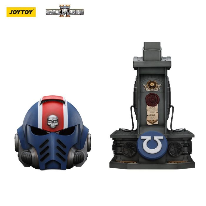 Warhammer 40,000: Space Marine 2 Replica Ultramarines Lieutenant Titus helmet with Display Stand 44 cm 