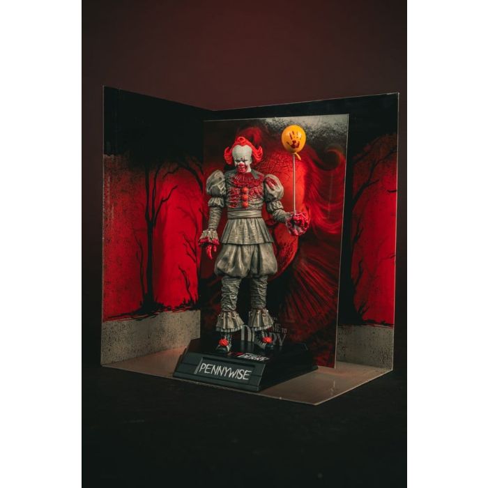 It Welcome to Derry Movie Maniacs Figure Pennywise (Bloody) 16 cm