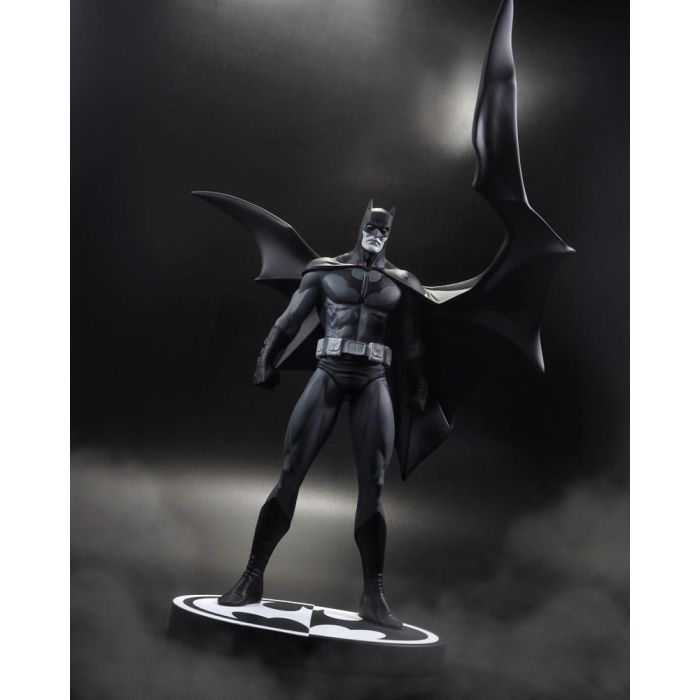 DC Direct  Statue Batman Black & White Batman (by Jorge Jimenez) 27 cm