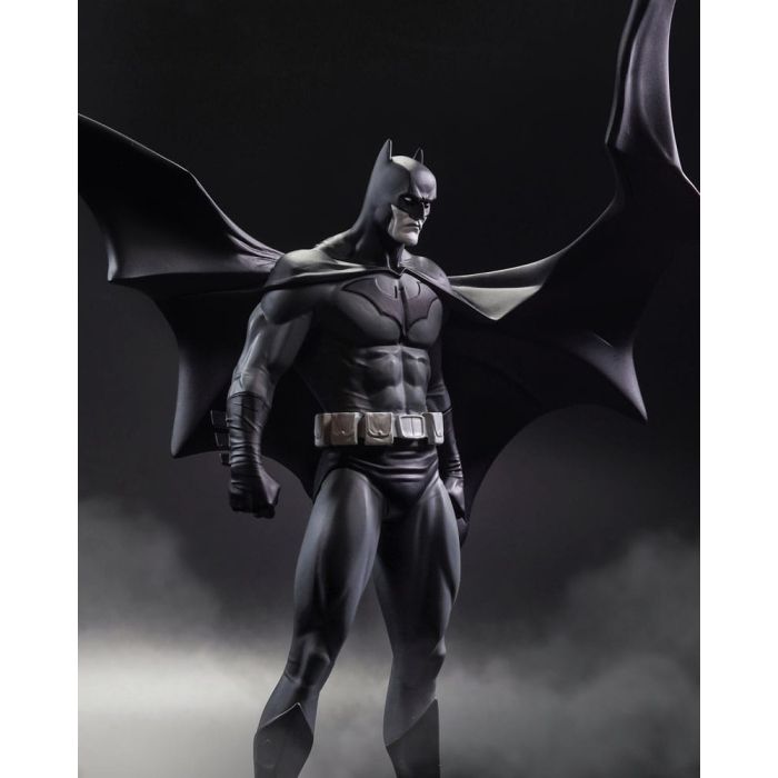 DC Direct  Statue Batman Black & White Batman (by Jorge Jimenez) 27 cm