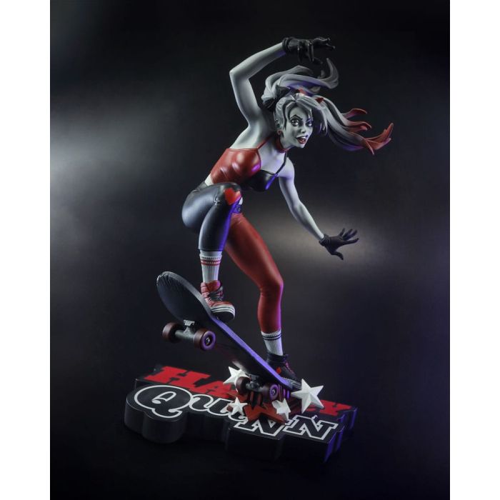 DC Direct Harley Quinn: Red, White & Black Statue 1/10 Harley Quinn by Ivan Tao 20 cm