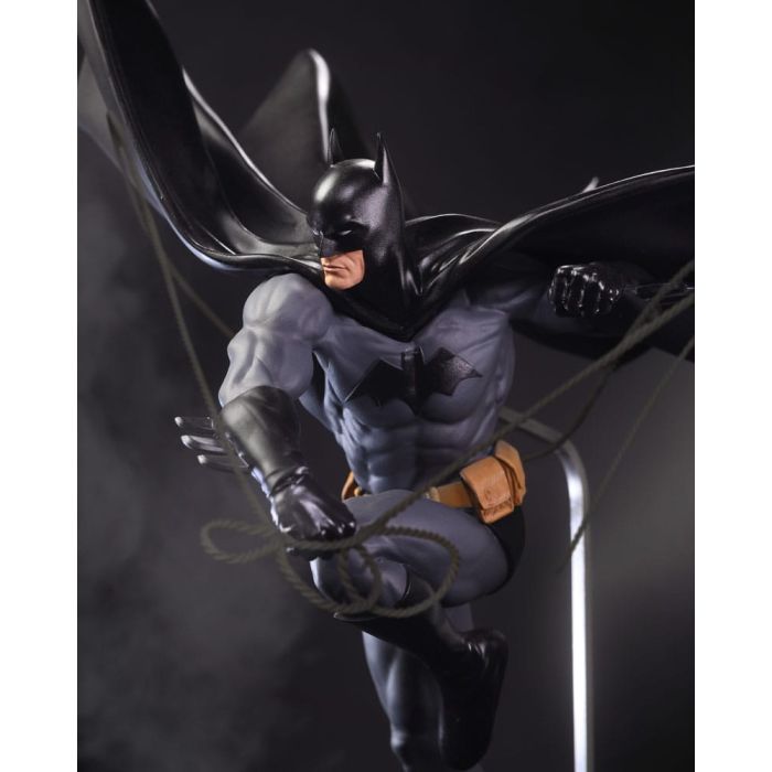 DC Direct  Statue DC Designer Series Batman (by Dan Mora) 40 cm