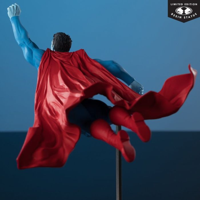 DC Direct Superman Red & Blue Statue 1/10 Superman by Lee Bermejo 26 cm