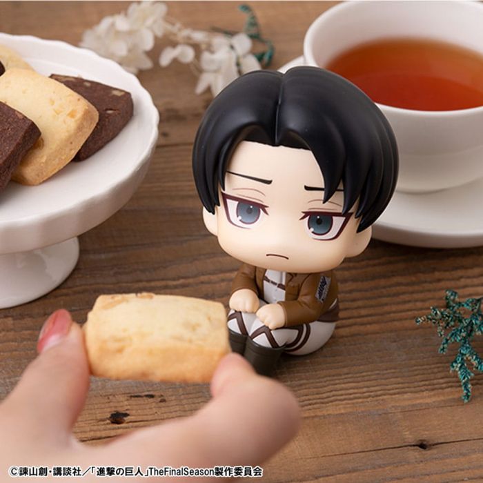 Attack on Titan Look Up PVC Statue Levi 11 cm  