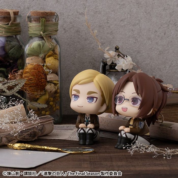 Attack on Titan Look Up PVC Statues Hange Zoe & Erwin Smith (with gift) 11 cm           