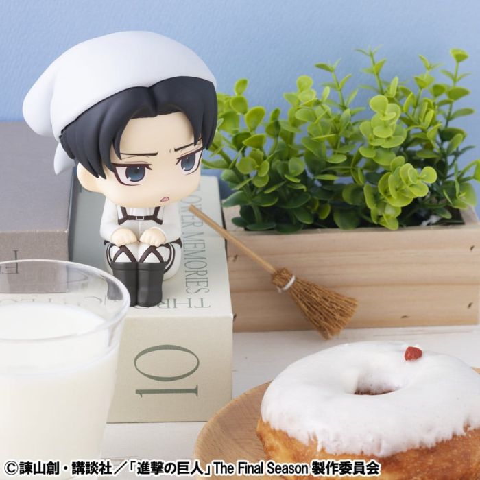 Attack on Titan Look Up PVC Statue Levi Cleaning up Ver. 11 cm    