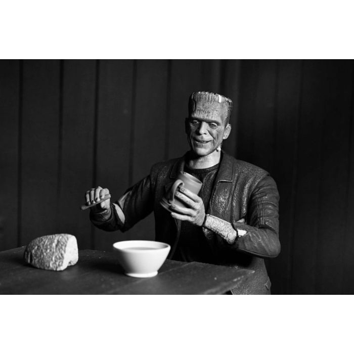 Universal Monsters Action Figure Ultimate Frankenstein's Monster (Bride of Frankenstein) (B&W) 18 cm