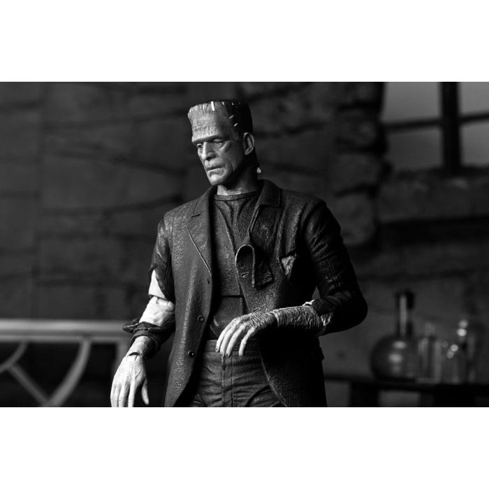 Universal Monsters Action Figure Ultimate Frankenstein's Monster (Bride of Frankenstein) (B&W) 18 cm