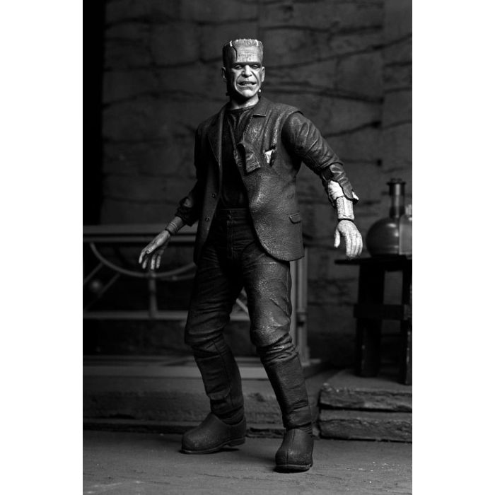 Universal Monsters Action Figure Ultimate Frankenstein's Monster (Bride of Frankenstein) (B&W) 18 cm