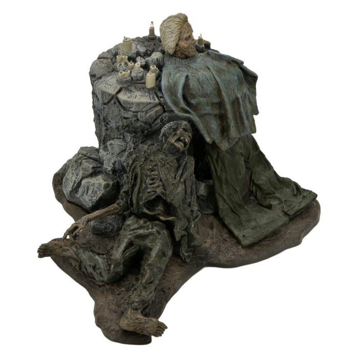 Friday the 13th: The Game Diorama Trenchcoat with Spikes Inferno Room Deluxe Set 