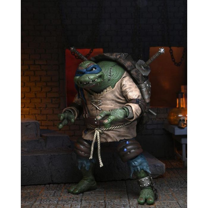 Universal Monsters x Teenage Mutant Ninja Turtles Action Figure Ultimate Leonardo as The Hunchback 18 cm
