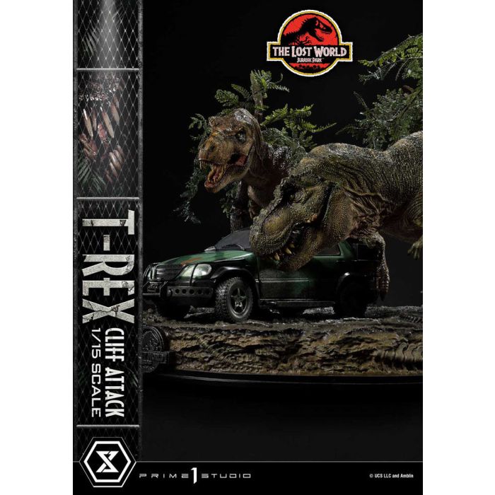 Jurassic World: The Lost World Statue 1/15 T-Rex Cliff Attack 53 cm